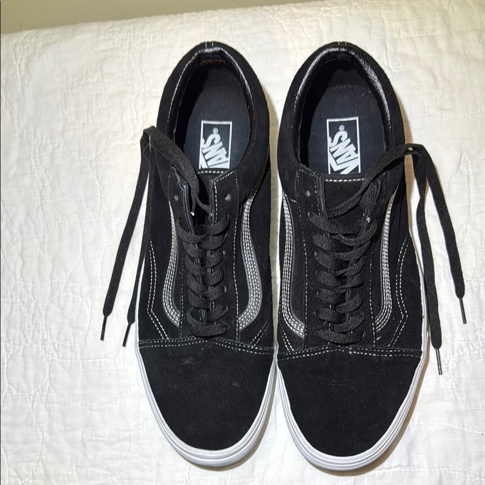 Suede Vans Black and White Old Skool Sneakers - Picture 2 of 7